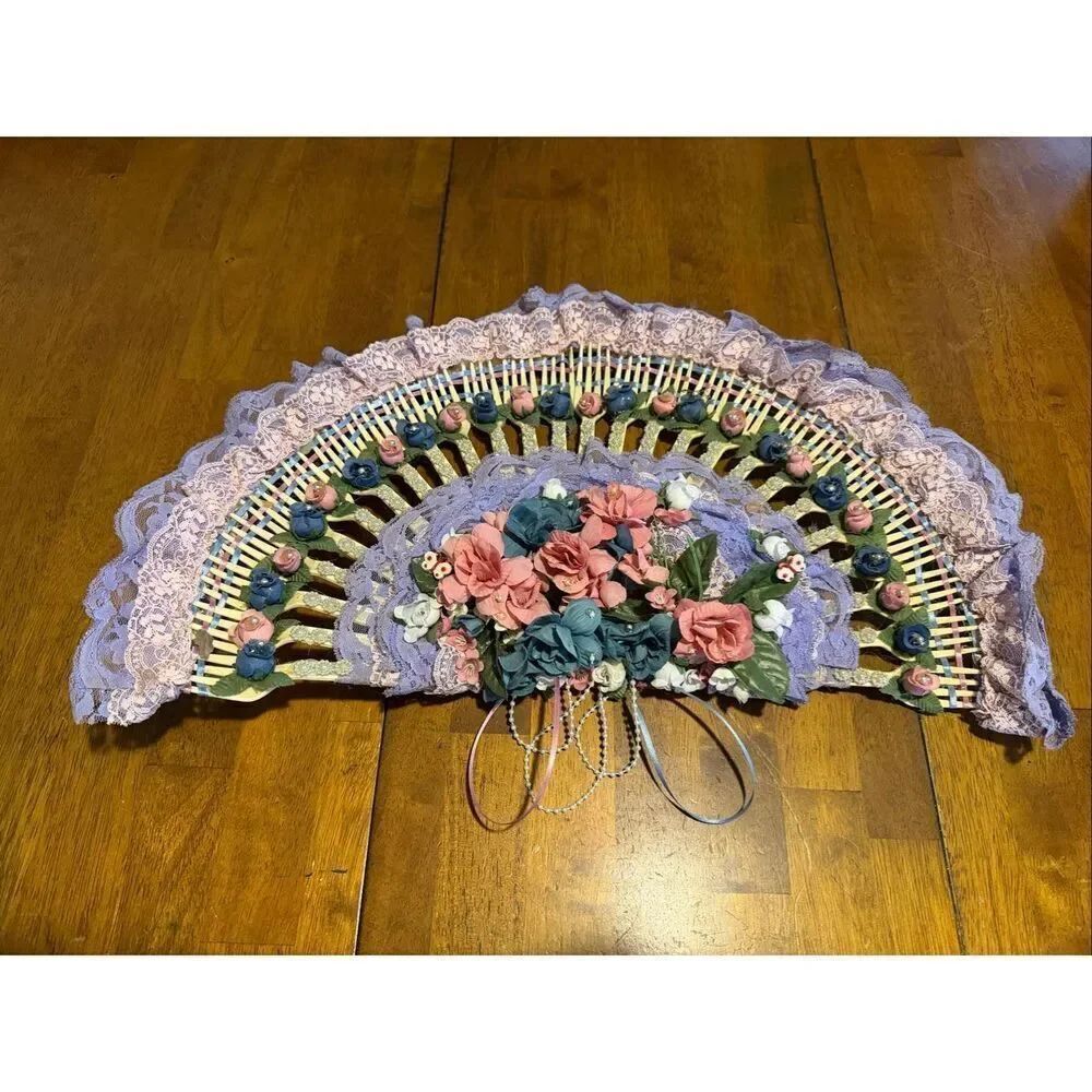 Vtg shabby chic hand made fan lace ribbon roses in plastic forks wall decor fan